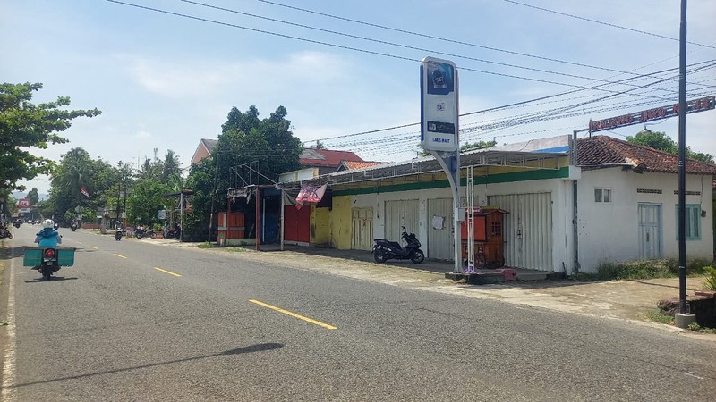 Disewakan Eks Mini Market Strategis di Jl. Parangtritis KM 14 Cocok Untuk Membuka Usaha/Kantor, Patalan, Jetis, Bantul