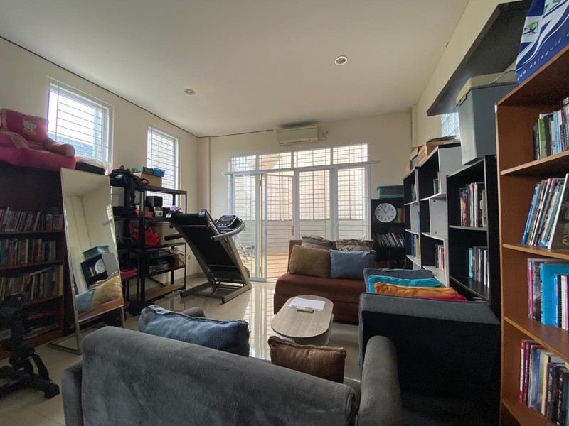 Rumah Usaha Kost & Salon 4 Lantai Jalan Asem Baris Raya, Tebet, Jakarta Selatan.