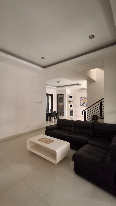 Dijual Rumah Mewah 2 Lantai di Perumahan Elit Bale Hinggil, Luas & Strategis, Sinduharjo, Ngaglik, Sleman