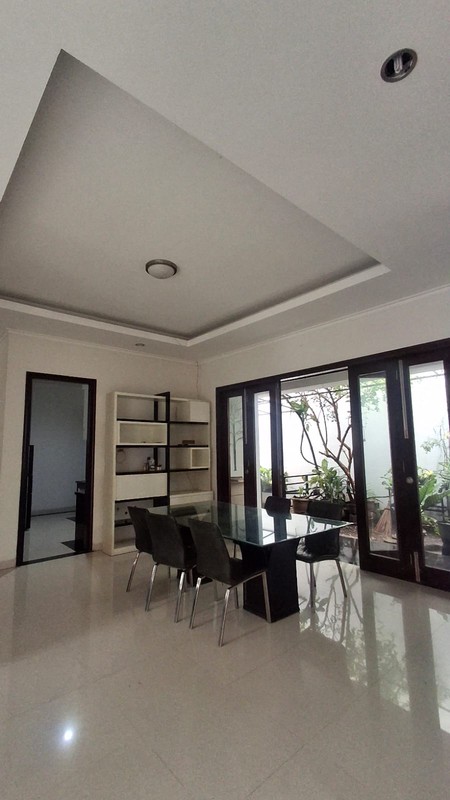 Dijual Rumah Mewah 2 Lantai di Perumahan Elit Bale Hinggil, Luas & Strategis, Sinduharjo, Ngaglik, Sleman