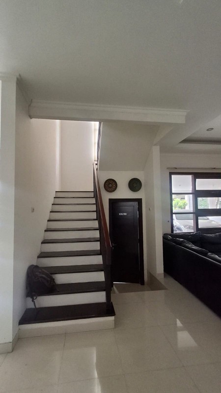 Dijual Rumah Mewah 2 Lantai di Perumahan Elit Bale Hinggil, Luas & Strategis, Sinduharjo, Ngaglik, Sleman