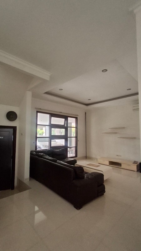 Dijual Rumah Mewah 2 Lantai di Perumahan Elit Bale Hinggil, Luas & Strategis, Sinduharjo, Ngaglik, Sleman