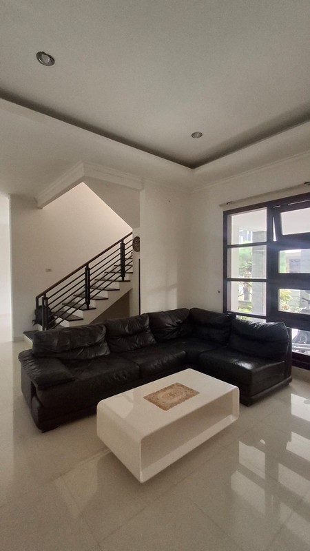 Dijual Rumah Mewah 2 Lantai di Perumahan Elit Bale Hinggil, Luas & Strategis, Sinduharjo, Ngaglik, Sleman