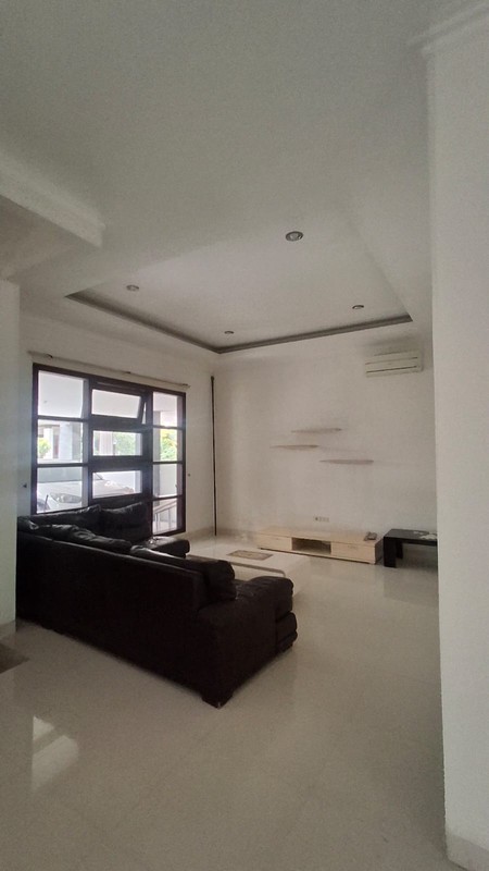 Dijual Rumah Mewah 2 Lantai di Perumahan Elit Bale Hinggil, Luas & Strategis, Sinduharjo, Ngaglik, Sleman