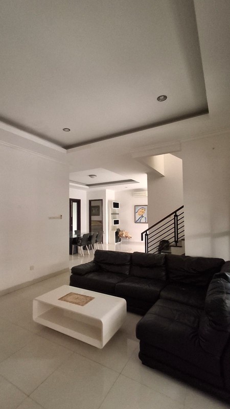 Dijual Rumah Mewah 2 Lantai di Perumahan Elit Bale Hinggil, Luas & Strategis, Sinduharjo, Ngaglik, Sleman