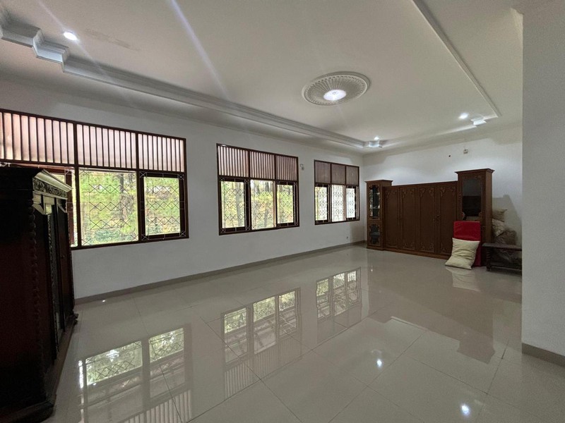 Rumah Luas di Villa Cinere Mas, Tangerang Selatan, dengan Lingkungan sangat Asri