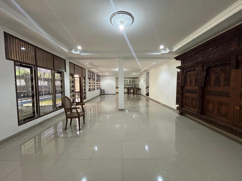 Rumah Luas di Villa Cinere Mas, Tangerang Selatan, dengan Lingkungan sangat Asri