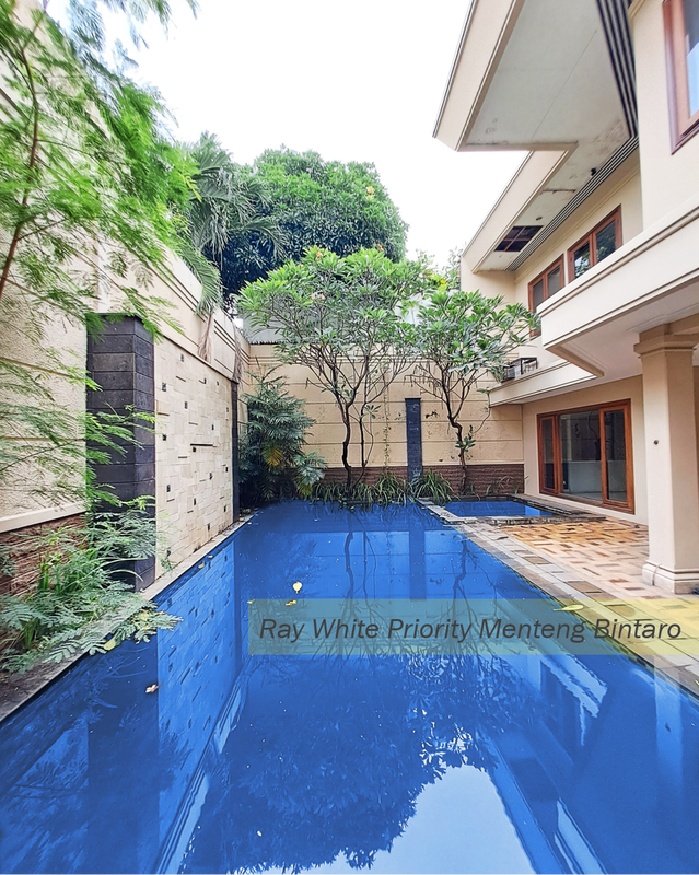 Rumah Mewah di Kawasan Elite Pondok Indah, Jakarta Selatan