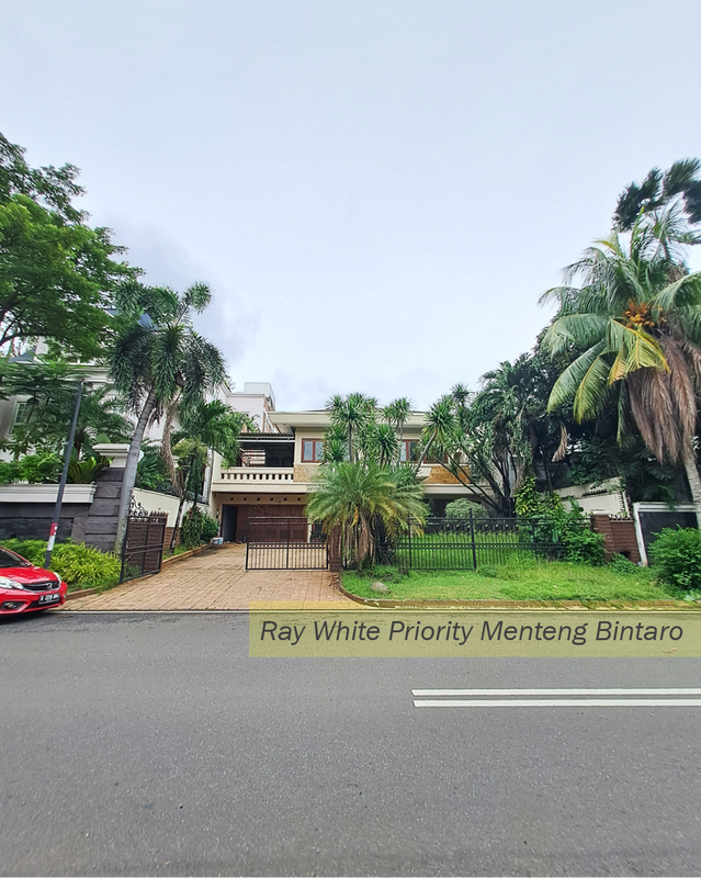 Rumah Mewah di Kawasan Elite Pondok Indah, Jakarta Selatan
