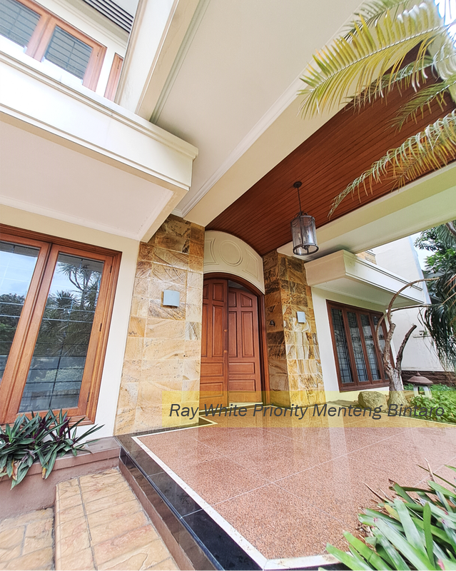 Rumah Mewah di Kawasan Elite Pondok Indah, Jakarta Selatan