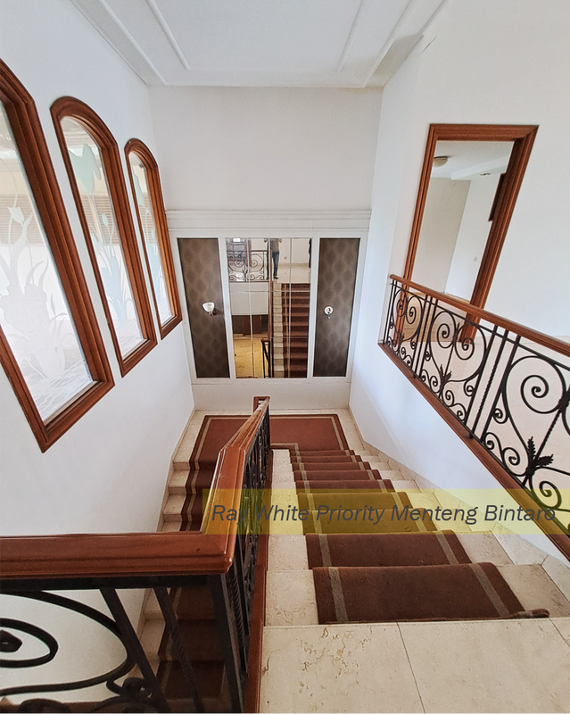 Rumah Mewah di Kawasan Elite Pondok Indah, Jakarta Selatan