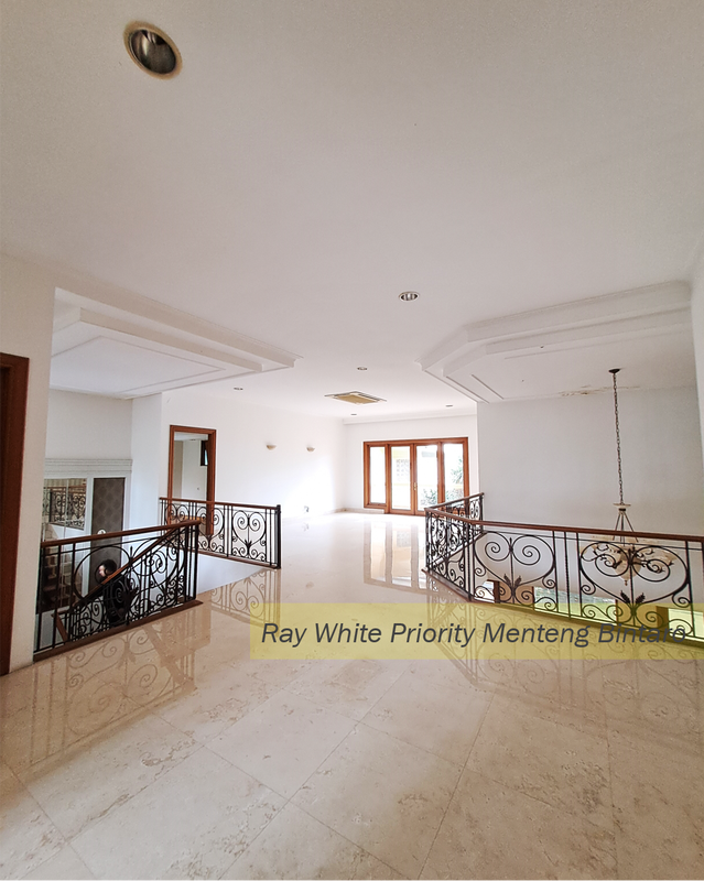 Rumah Mewah di Kawasan Elite Pondok Indah, Jakarta Selatan