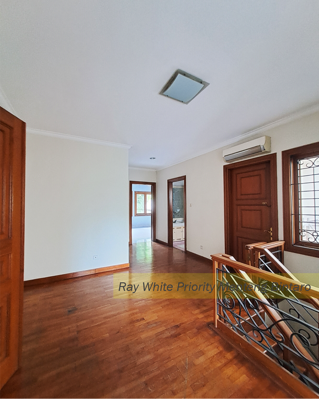 Rumah Mewah di Kawasan Elite Pondok Indah, Jakarta Selatan