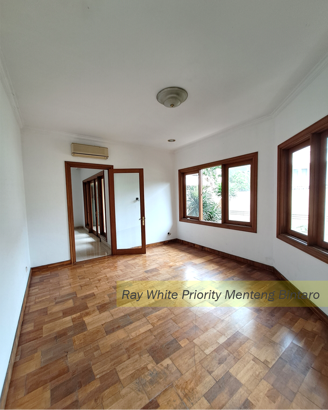 Rumah Mewah di Kawasan Elite Pondok Indah, Jakarta Selatan