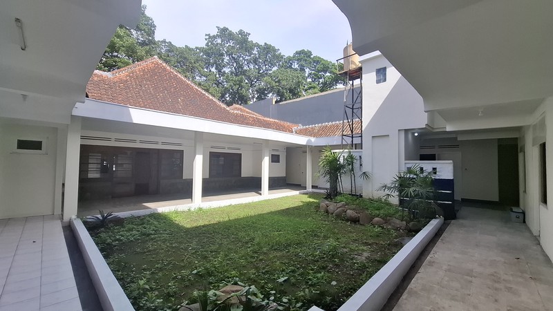 Rumah Lama dekat ITB & Rumah Sakit Boromeus cocok untuk Kantor