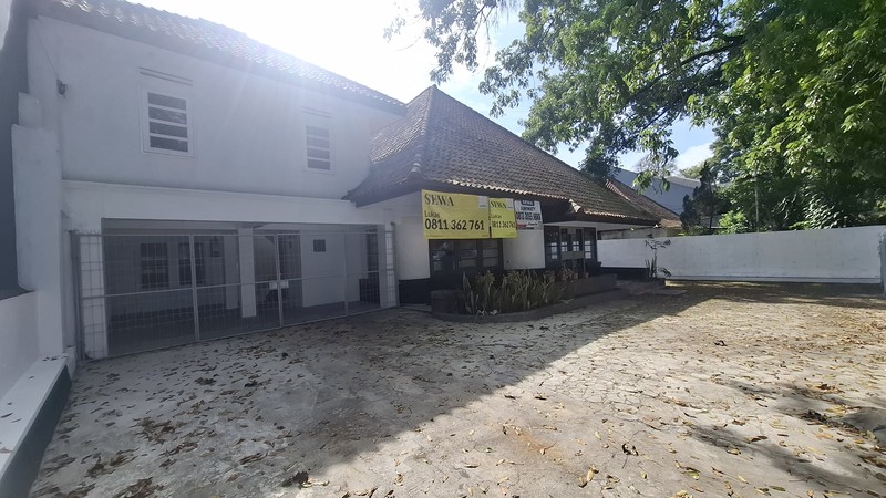 Rumah Lama dekat ITB & Rumah Sakit Boromeus cocok untuk Kantor