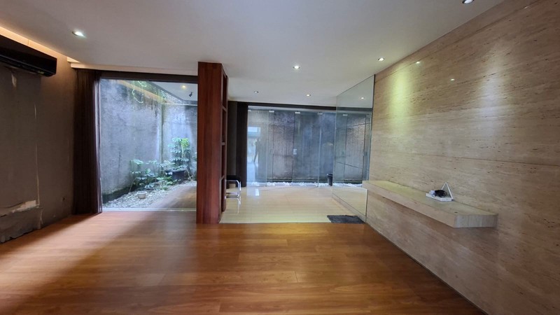 Dijual dan/atau Disewakan Rumah Bagus Ozone Residence Dalam Cluster Ada Club House di Bintaro Pesanggrahan