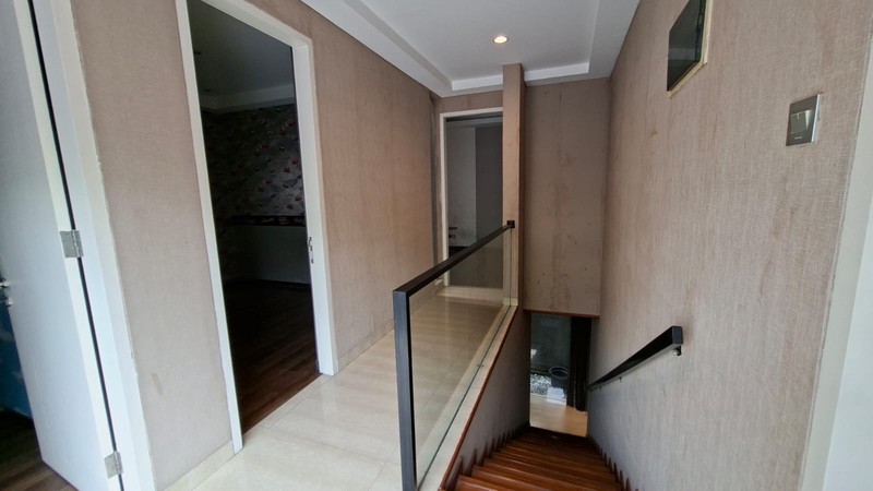 Dijual dan/atau Disewakan Rumah Bagus Ozone Residence Dalam Cluster Ada Club House di Bintaro Pesanggrahan