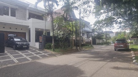 Disewakan Rumah Asri di Pondok Indah - Depan Taman 