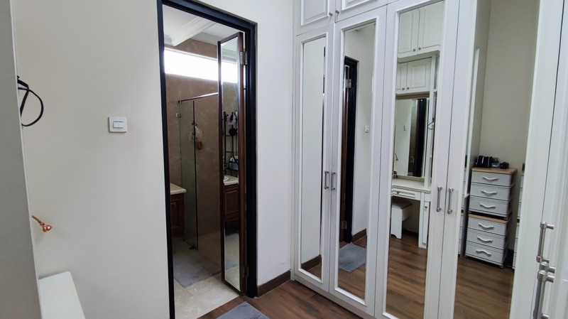 Flash Sale. Rumah bagus estetik Griya Loka, BSD City