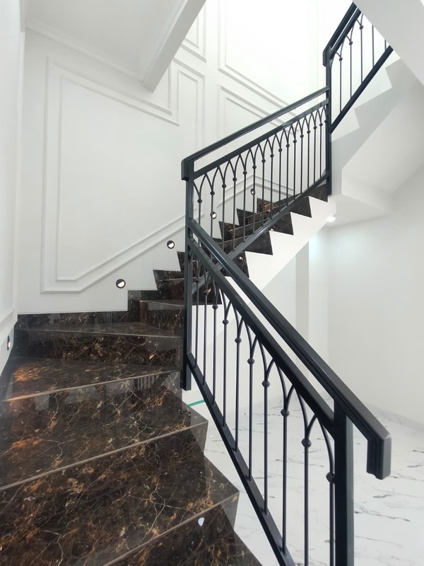 Rumah baru di Kencana Loka, dekat ke pintu tol dan Stasiun Rawabuntu