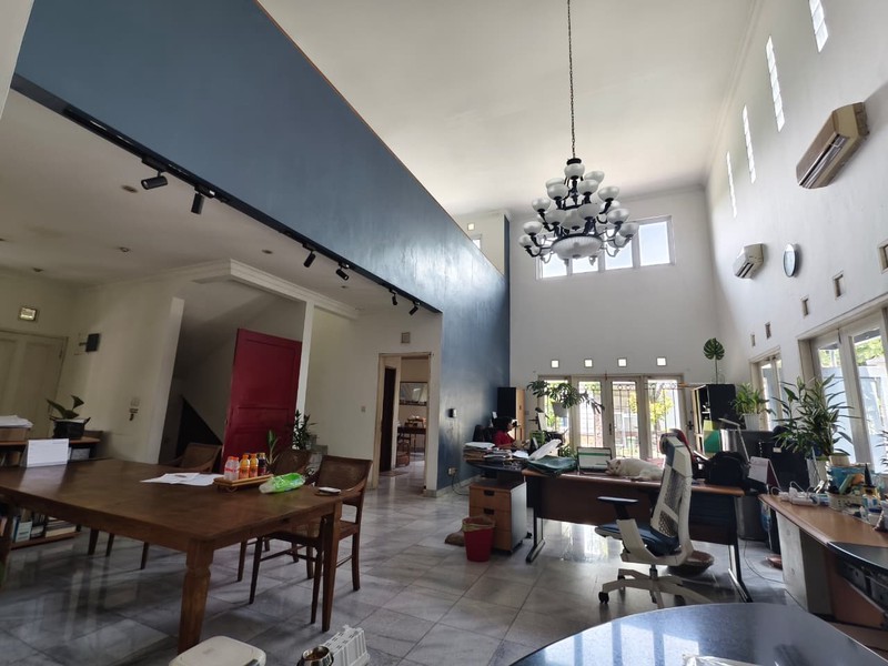 Rumah HOEK di Taman Giri Loka BSD City, bisa parkir 7 mobil