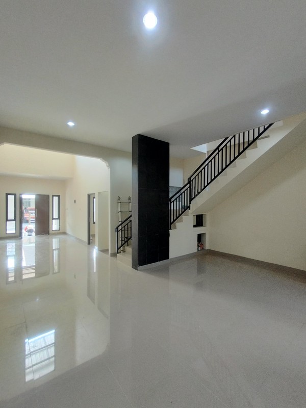 FOR SALE Rumah baru selesai renovasi di TAMAN CHRYSANT - BSD CITY