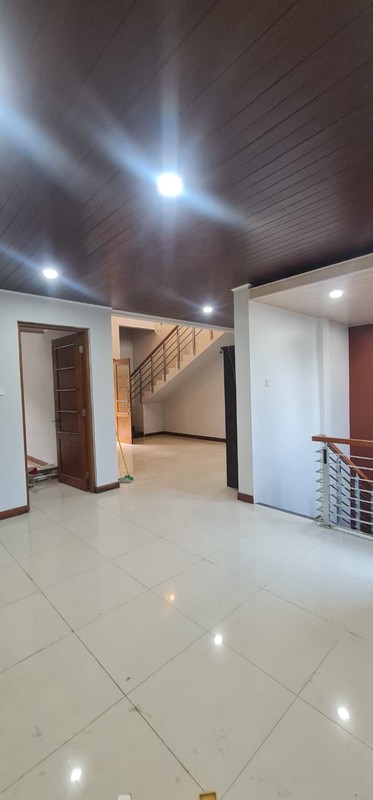 Rumah 3 Lantai dalam Komplek Nyaman di Sawangan