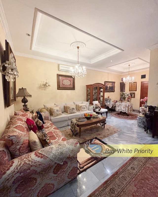 RUMAH CLASSIC DENGAN SWIMMING POLL DI MANDAR BINTARO JAYA, TANGERANG SELATAN