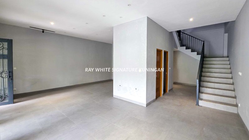 Disewakan Bangunan 2 Lantai Zona Komersial di Sungai Sambas Kebayoran Baru