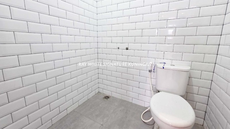 Disewakan Bangunan 2 Lantai Zona Komersial di Sungai Sambas Kebayoran Baru