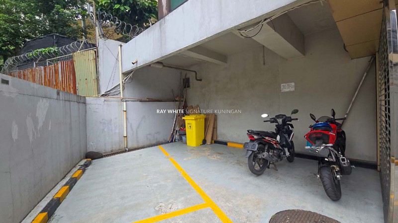 Dijual Gedung Perkantoran 7 Lantai Lokasi Prestisius di Kebayoran Baru