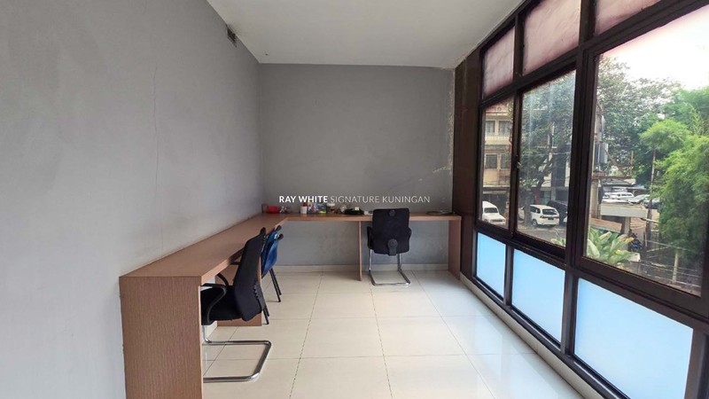 Dijual Gedung Perkantoran 7 Lantai Lokasi Prestisius di Kebayoran Baru