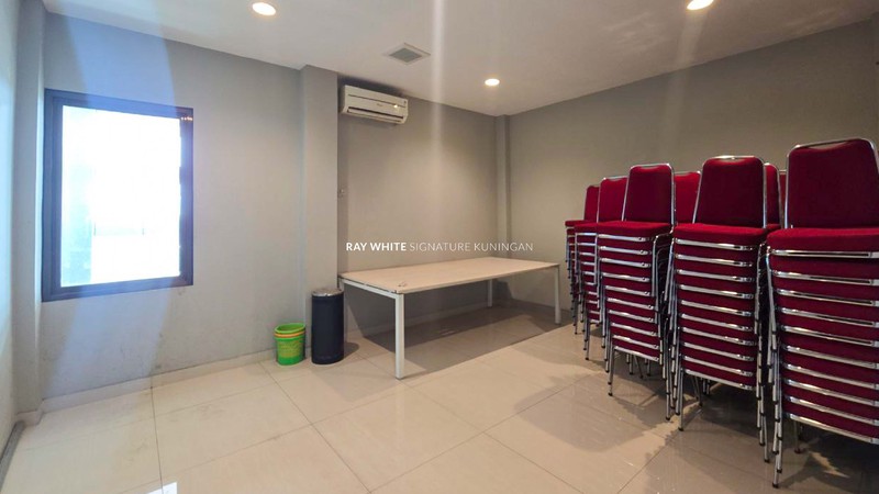 Dijual Gedung Perkantoran 7 Lantai Lokasi Prestisius di Kebayoran Baru