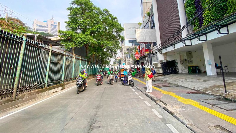 Ruko Gandeng strategis di area Prestisius Menteng Cocok Untuk Usaha