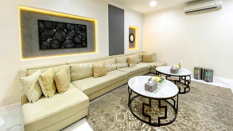 Ruko Gandeng strategis di area Prestisius Menteng Cocok Untuk Usaha