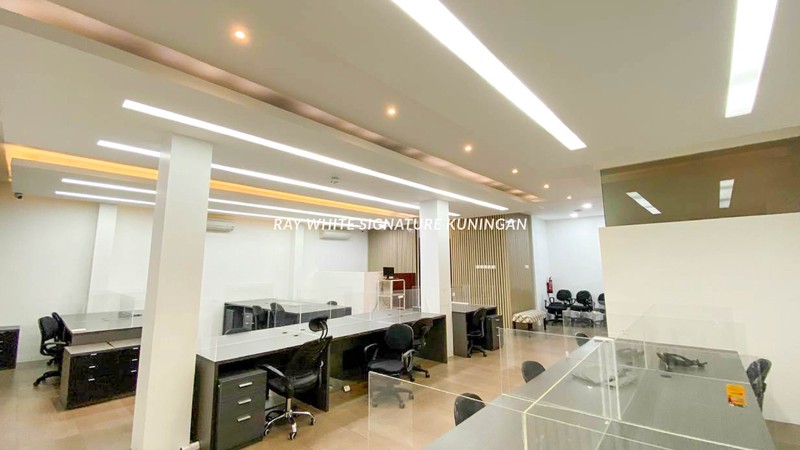 Ruko Gandeng strategis di area Prestisius Menteng Cocok Untuk Usaha