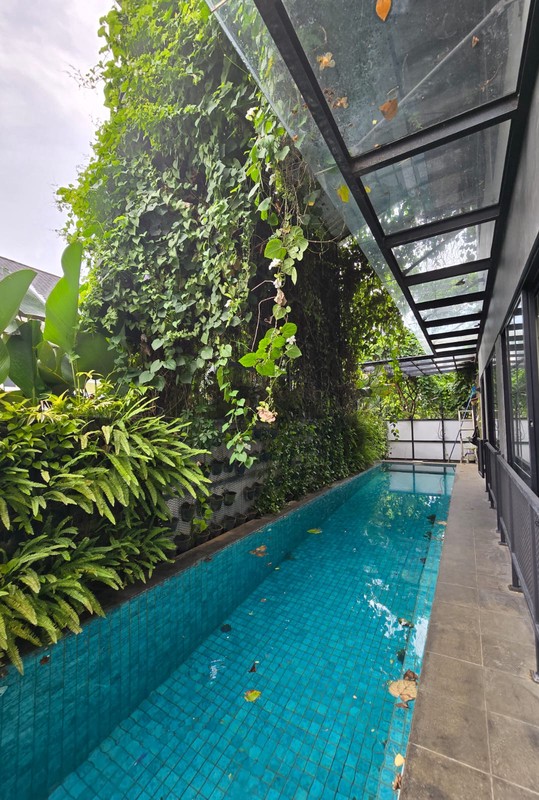 Rumah Premium 2.5 Lantai + Privat Pool di Emerald View Hook Timur