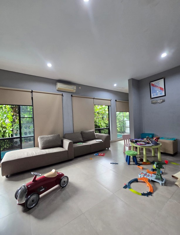 Rumah Premium 2.5 Lantai + Privat Pool di Emerald View Hook Timur