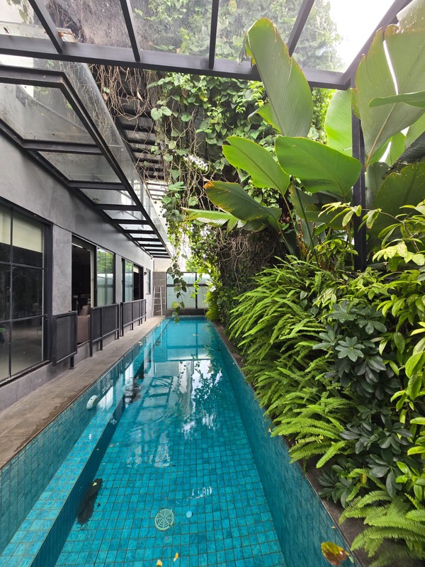 Rumah Premium 2.5 Lantai + Privat Pool di Emerald View Hook Timur