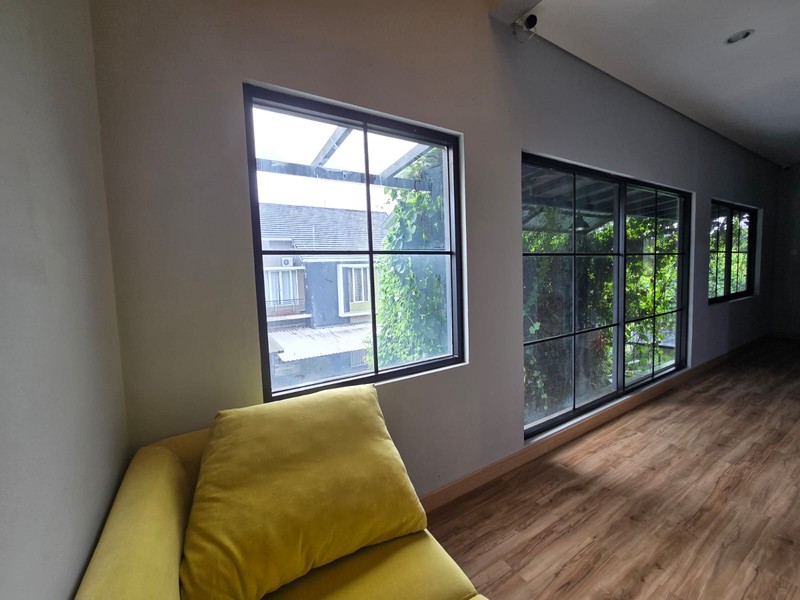 Rumah Premium 2.5 Lantai + Privat Pool di Emerald View Hook Timur