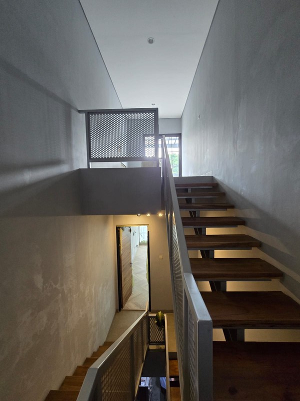 Rumah Premium 2.5 Lantai + Privat Pool di Emerald View Hook Timur