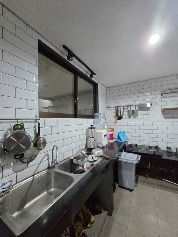 Rumah Premium 2.5 Lantai + Privat Pool di Emerald View Hook Timur