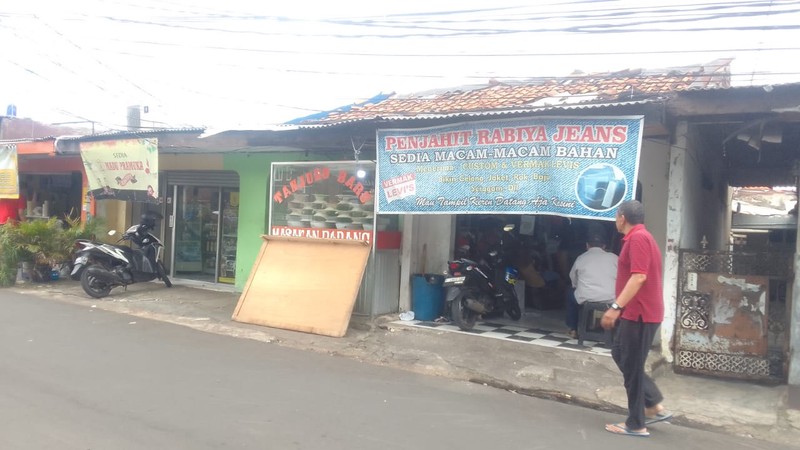 Rumah Tua Hitung Lahan Tanah 380 m2, Lokasi Komersial Dan Ramai Usaha, Di Tebet Barat