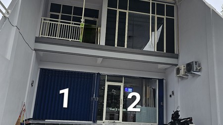 Dijual / Disewakan 2 Jejer Ruko Raya Wiyung Surabaya - Nol Jalan Raya - Parkiran Mobil Luas Cocok Buat Segala Usaha 