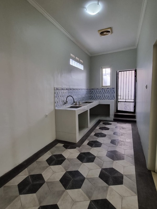 Rumah Cantik Bagus Siap Huni 2 Lantai dengan KT 4 KM 3 Hunian Nyaman di @Ciputat