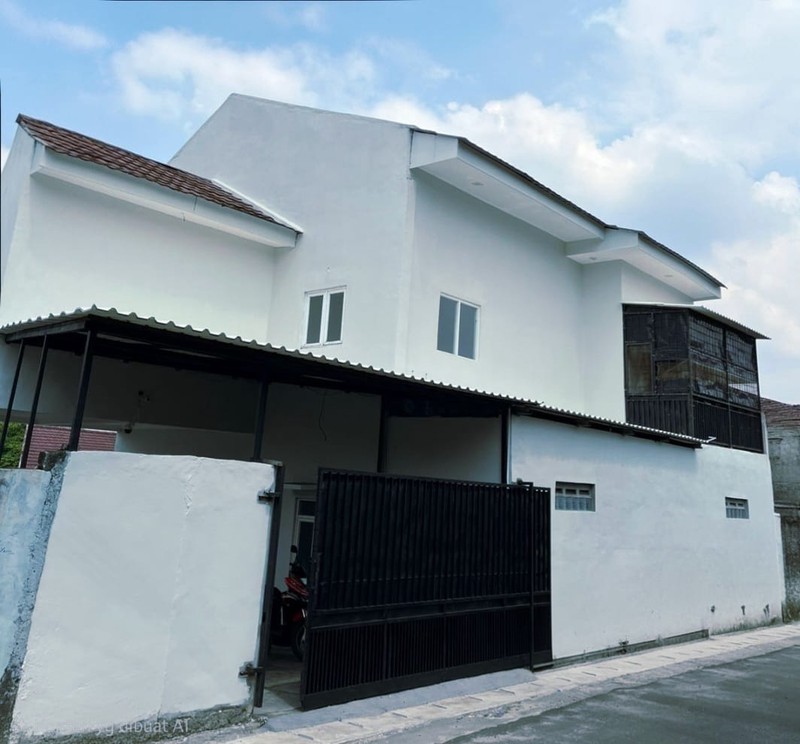 Rumah Cantik Bagus Siap Huni 2 Lantai dengan KT 4 KM 3 Hunian Nyaman di @Ciputat