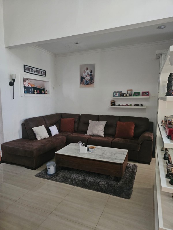 Rumah Cantik 2 Lantai Di Ciputat dalam Cluster SHM Lokasi Strategis