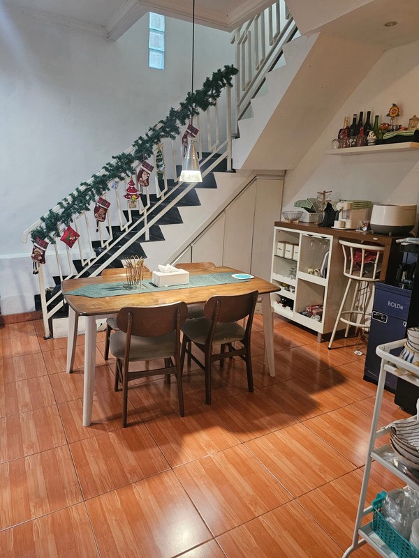 Rumah Cantik 2 Lantai Di Ciputat dalam Cluster SHM Lokasi Strategis