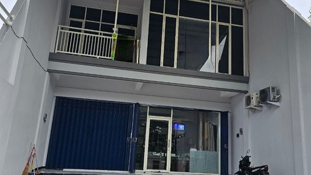 Disewakan 2 Ruko Raya Wiyung - Nol Jalan Raya Surabaya Barat - Parkiran Mobil Luas 